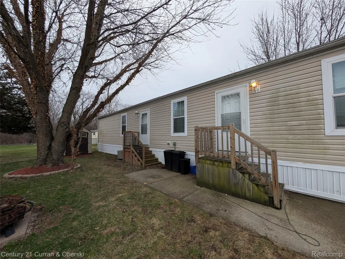 17541 Birch ST, Brownstown Charter Township, MI 48174