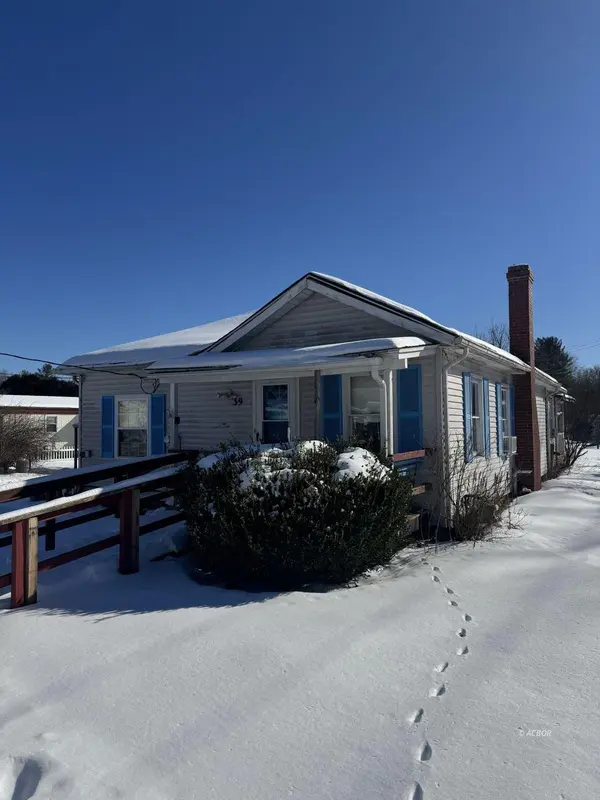 39 3rd St,  The Plains,  OH 45780