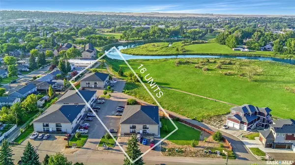 825 Gladstone STREET E #3 & 4, Swift Current, SK S9H 5P1