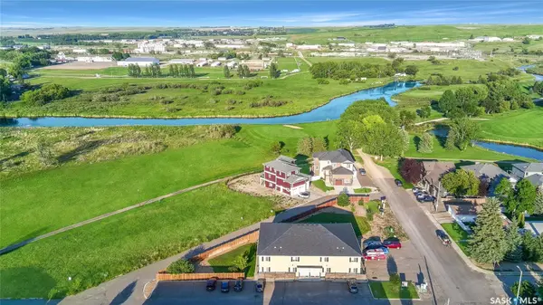 825 Gladstone STREET E #3 & 4, Swift Current, SK S9H 5P1