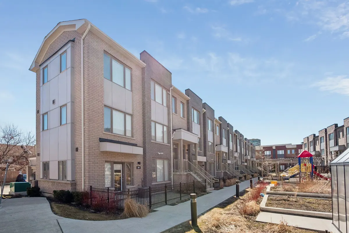 1525 Kingston RD #203, Pickering, ON L1V 0E9