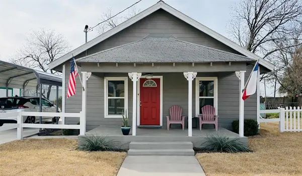 506 W Grand Avenue, Comanche, TX 76442