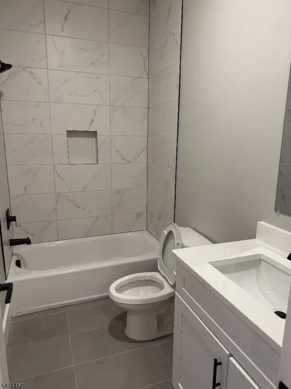 76 Barbara St #3rd, Newark City, NJ 07105