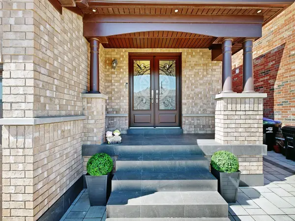 116 Summerlyn TRL, Bradford West Gwillimbury, ON L3Z 0E3