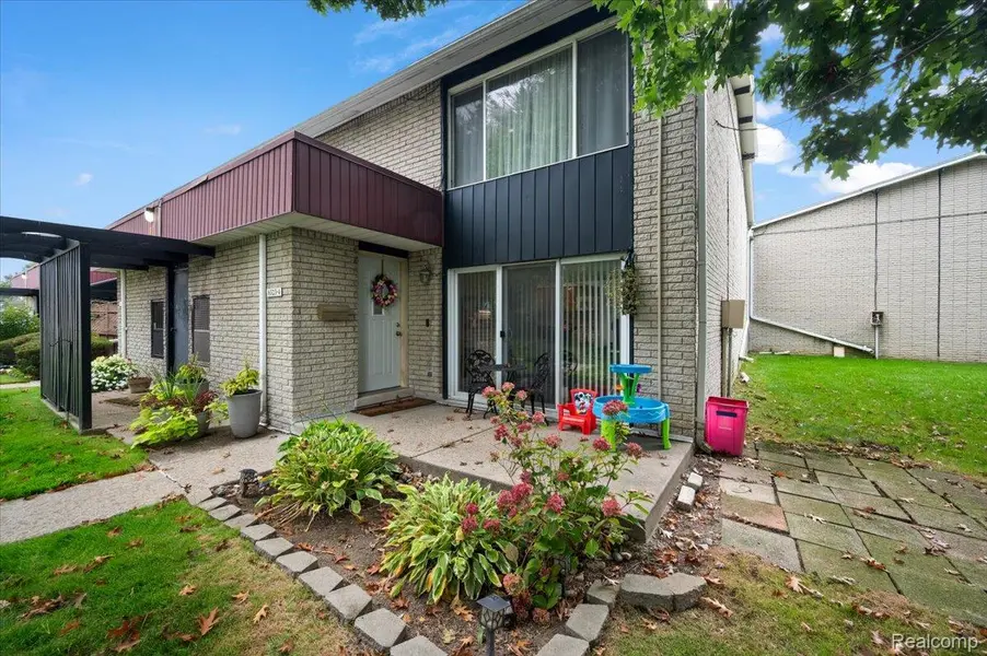 8323 Karam BLVD #4, Warren, MI 48093