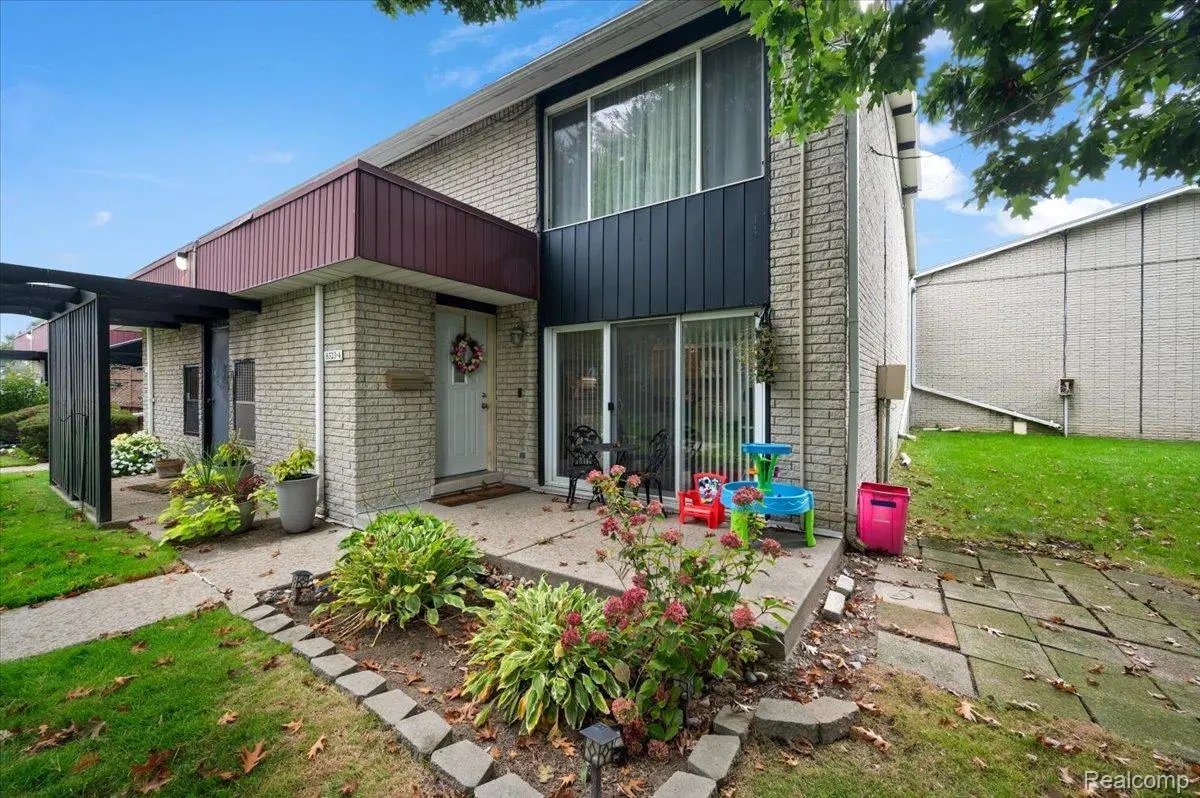 8323 Karam BLVD #4, Warren, MI 48093