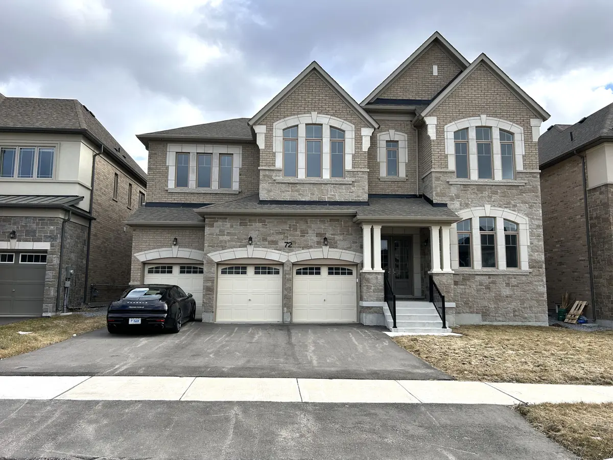 72 Silk Twist DR, East Gwillimbury, ON L9N 0W4