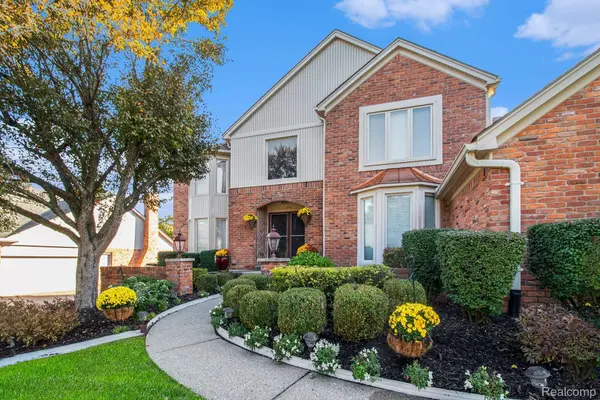 1941 Mapleridge RD, Rochester Hills, MI 48309