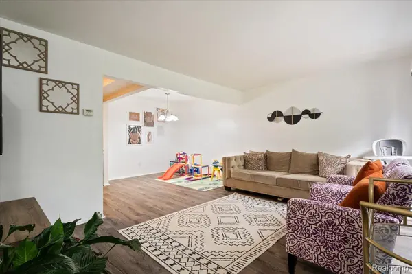 8323 Karam BLVD #4, Warren, MI 48093