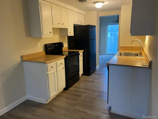 24627 BASHIAN, Novi, MI 48375