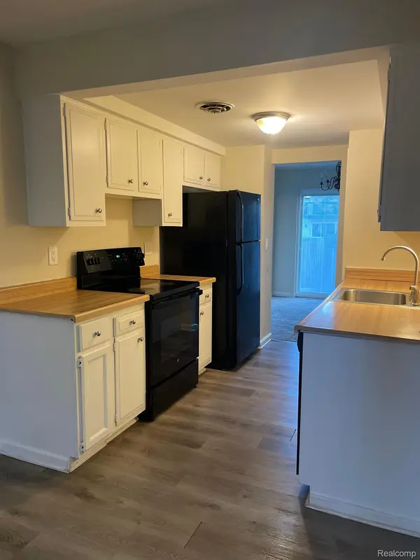 24627 BASHIAN, Novi, MI 48375