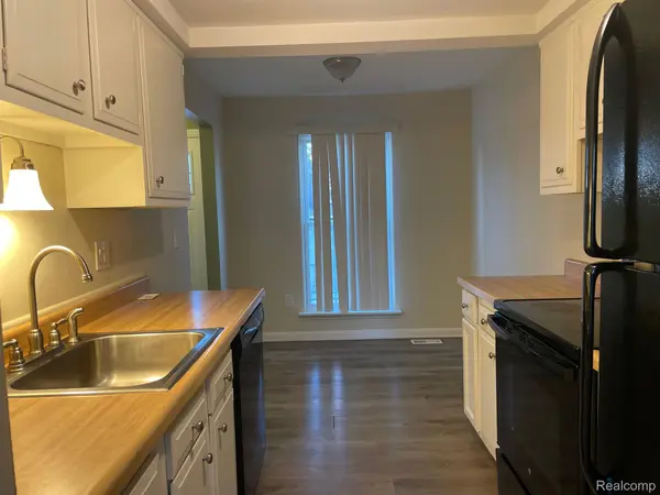 24627 BASHIAN, Novi, MI 48375