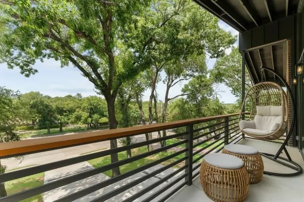 3110 W Jefferson Boulevard, Dallas, TX 75211