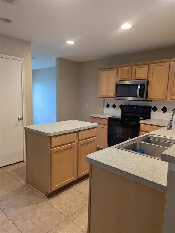 8820 Wagon Trail, Cross Roads, TX 76227