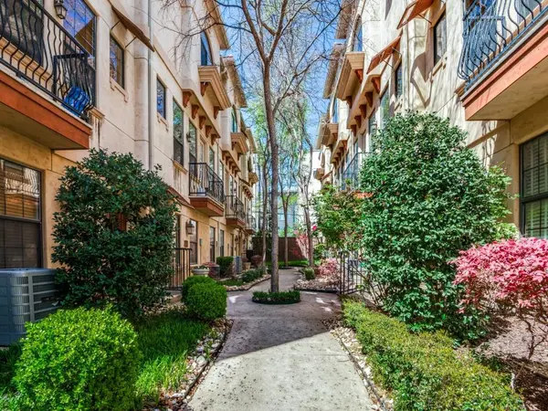 1018 Pavillion Street, Dallas, TX 75204