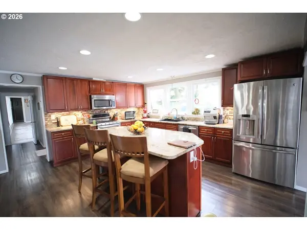 70214 LAKEWOOD RD, North Bend, OR 97459