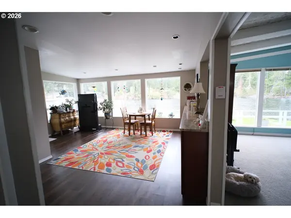 70214 LAKEWOOD RD, North Bend, OR 97459