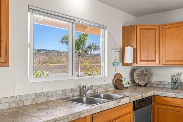 92-8436 MACADAMIA DR, Ocean View, HI 96737