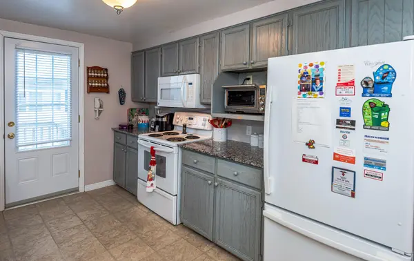 36 Weeping Willow DR, Innisfil, ON L9S 1P1