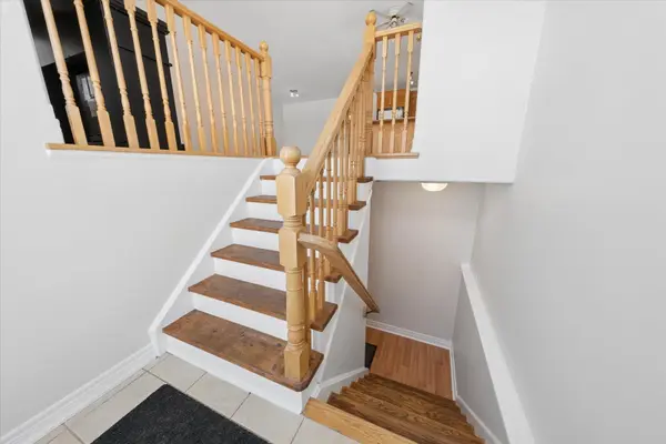 4 Smith ST, Bradford West Gwillimbury, ON L3Z 3C9