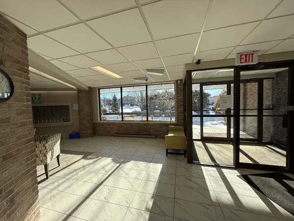 334 Queen Mary RD #206, Kingston, ON K7M 7E7