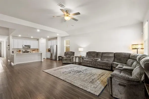 1617 Berry Ridge Trail, Aubrey, TX 76227