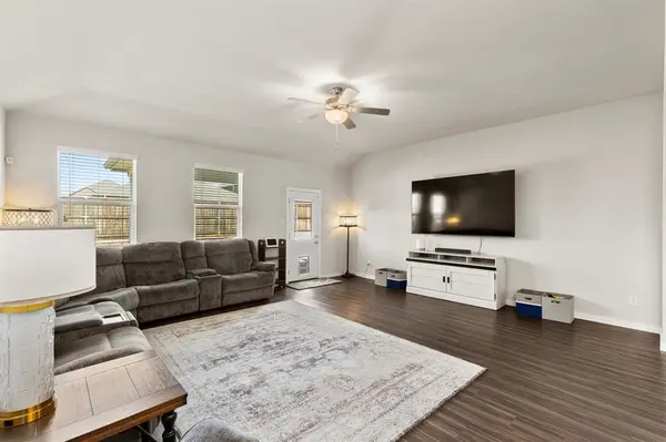 1617 Berry Ridge Trail, Aubrey, TX 76227