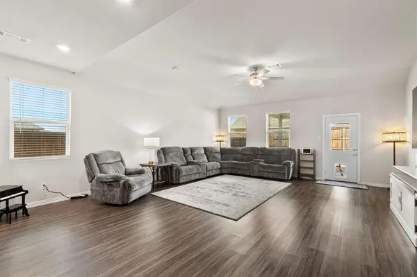 1617 Berry Ridge Trail, Aubrey, TX 76227