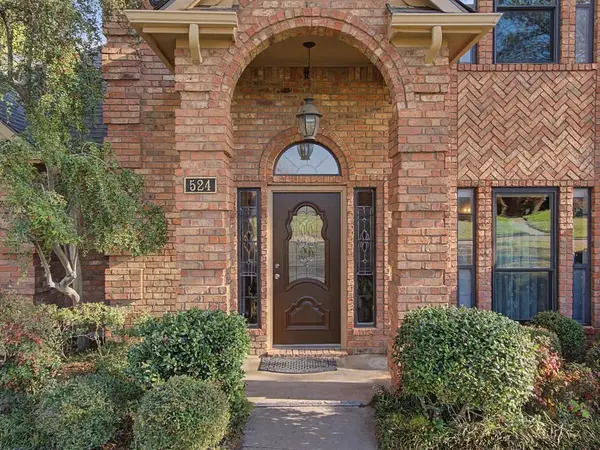 524 Estate Drive, Grand Prairie, TX 75052