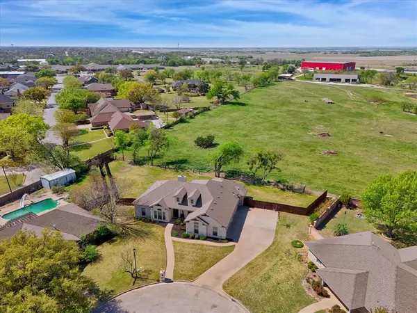421 Northridge Circle, West, TX 76691