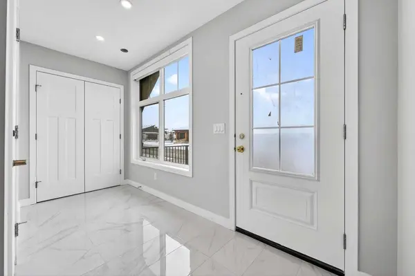 591 Mahogany RD SE, Calgary, AB T3M 3Y3