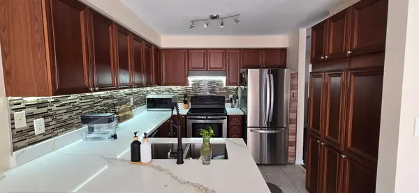 27 Stonewood ST, Ajax, ON L1S 0B3