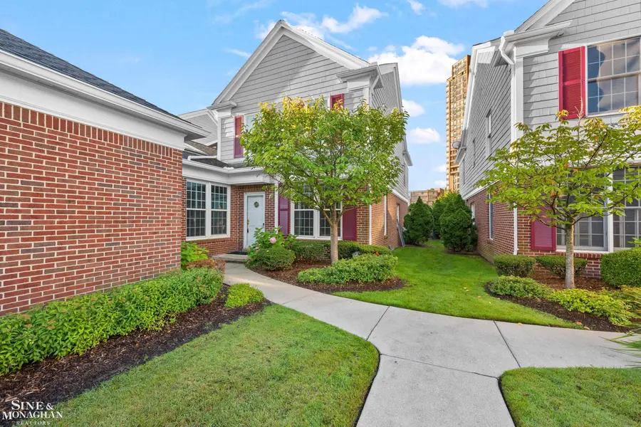 9004 Harbor Place DR, St Clair Shores, MI 48080