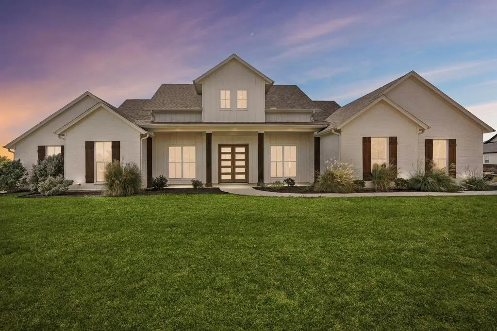 1208 Eagles Bluff Drive, Weatherford, TX 76087