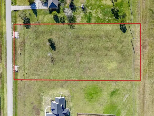 702 Comanche Trail Drive, Brazoria, TX 77583