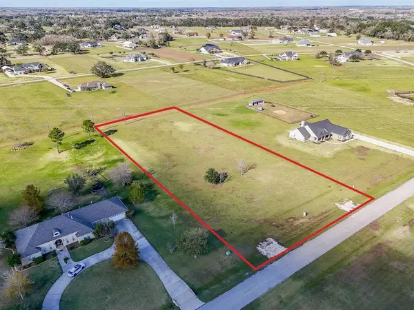 702 Comanche Trail Drive, Brazoria, TX 77583