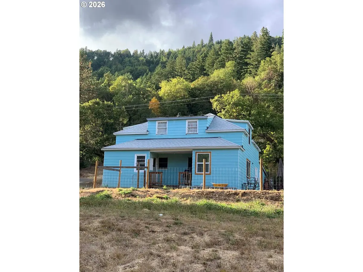 9060 AZALEA GLEN RD, Glendale, OR 97442