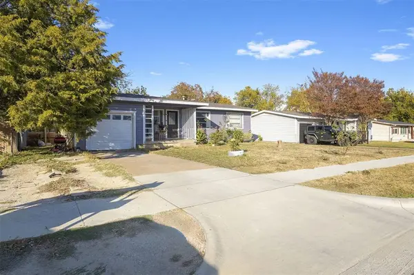 1202 Huddleston Drive, Grand Prairie, TX 75050