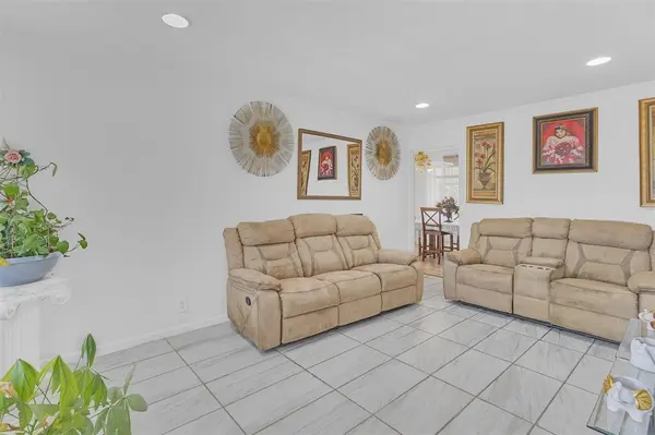 1202 Huddleston Drive, Grand Prairie, TX 75050