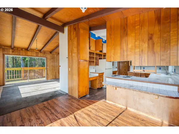 11736 ORCHARD AVE, Mapleton, OR 97453