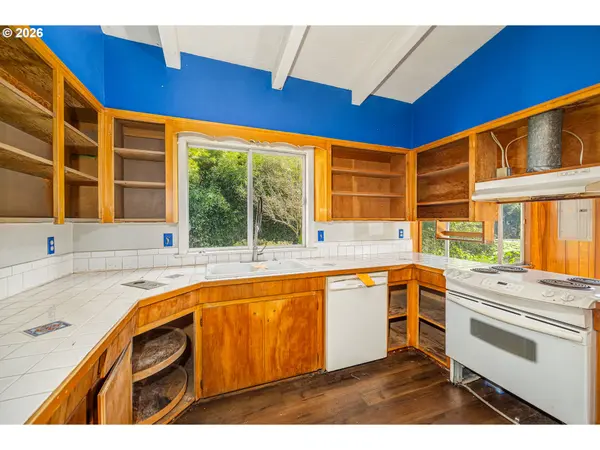 11736 ORCHARD AVE, Mapleton, OR 97453