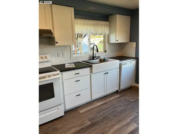 2902 E 2ND ST #12, Newberg, OR 97132