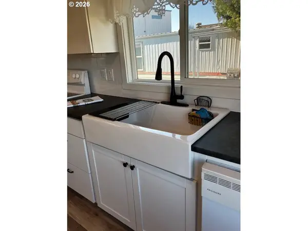 2902 E 2ND ST #12, Newberg, OR 97132