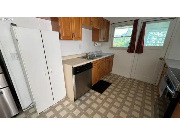 9060 AZALEA GLEN RD, Glendale, OR 97442