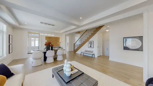 21 Fair Winds LN, East Gwillimbury, ON L9N 0V5