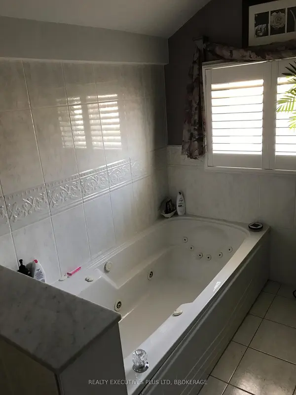 4020 Main ST, Niagara Falls, ON L2G 6B8