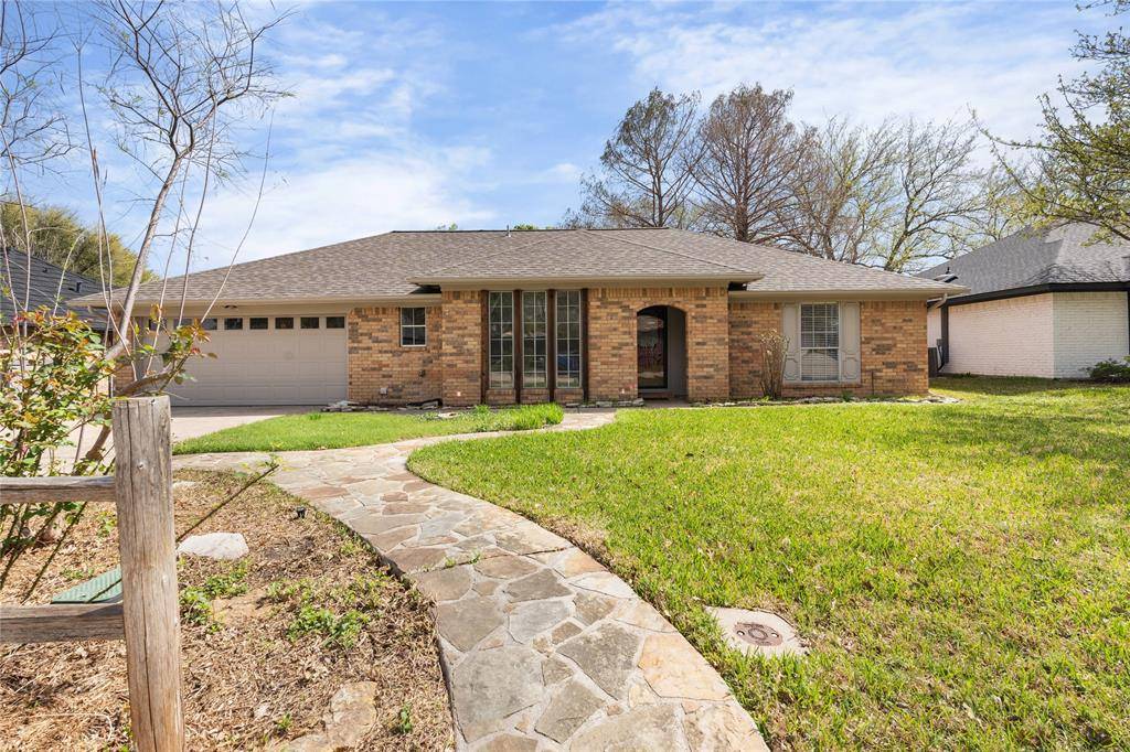 1106 Almond Drive, Mansfield, TX 76063