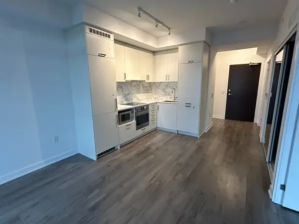 60 Honeycrisp CRES #1511, Vaughan, ON L4K 0N5