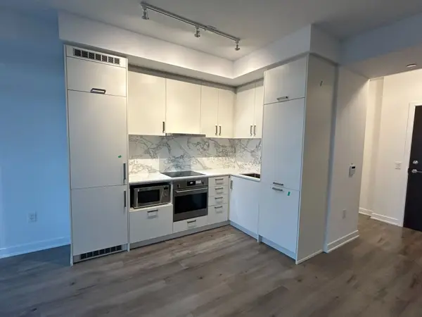 60 Honeycrisp CRES #1511, Vaughan, ON L4K 0N5