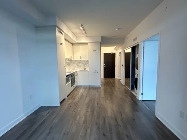 60 Honeycrisp CRES #1511, Vaughan, ON L4K 0N5